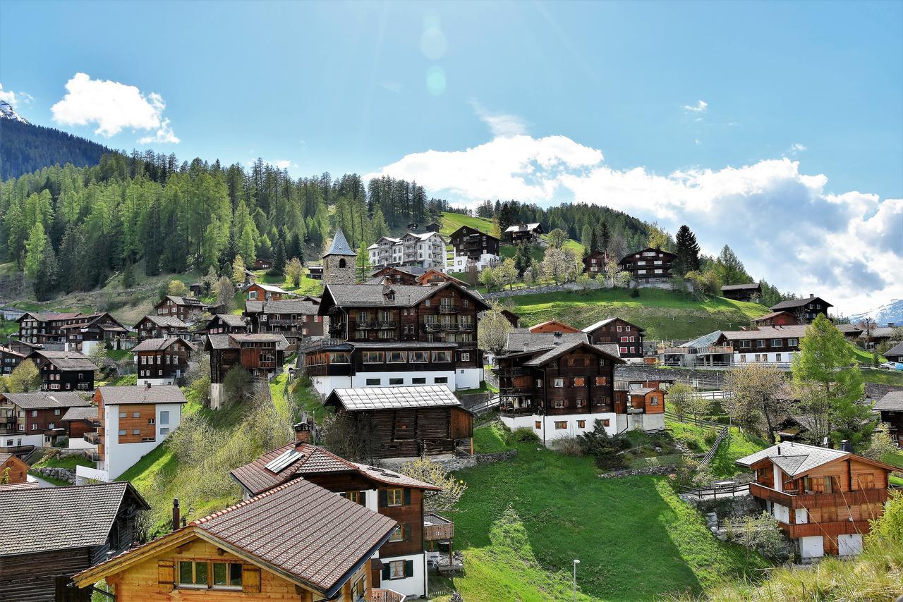 Alpina Lodge Bed & Breakfast Чирчен Экстерьер фото