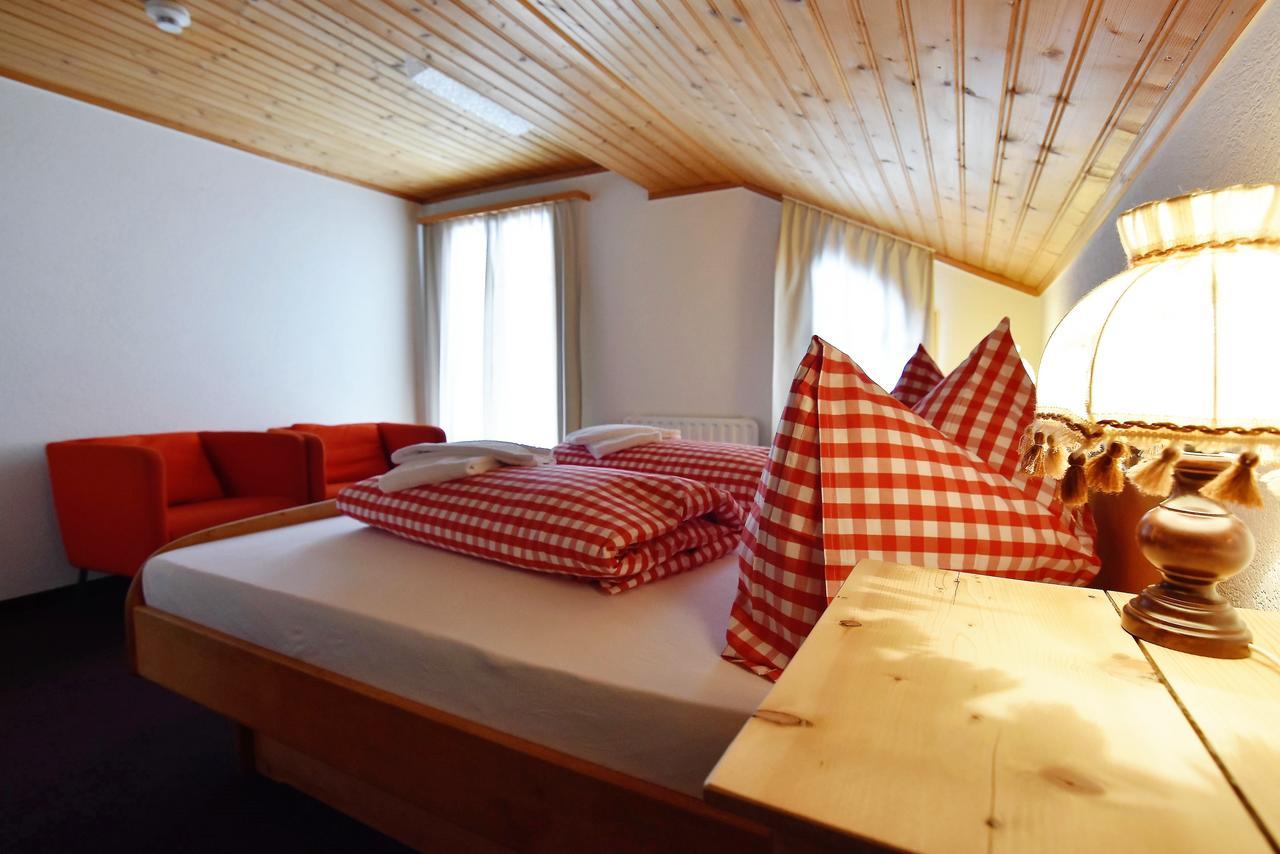 Alpina Lodge Bed & Breakfast Чирчен Экстерьер фото