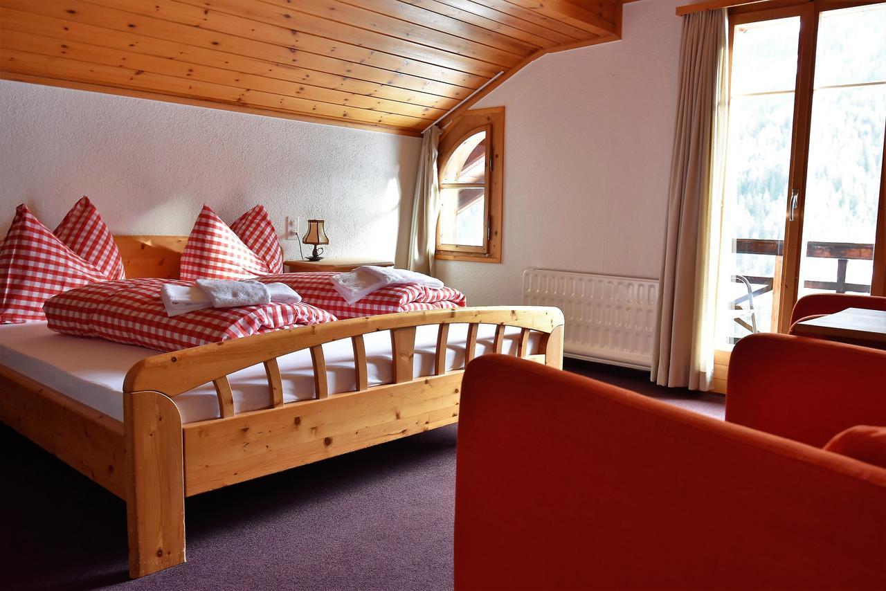 Alpina Lodge Bed & Breakfast Чирчен Экстерьер фото