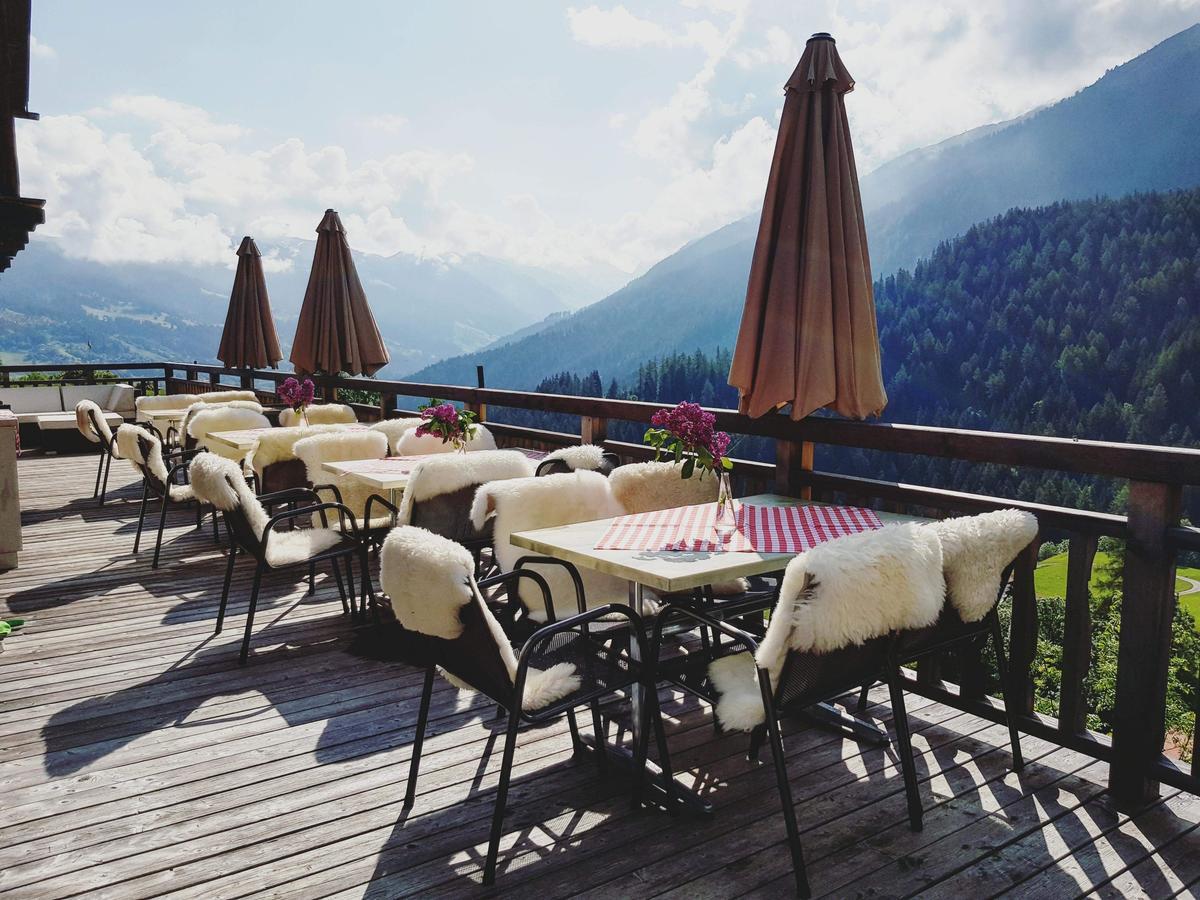 Alpina Lodge Bed & Breakfast Чирчен Экстерьер фото